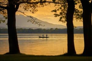 Mehr über den Artikel erfahren Kann man am Chiemsee angeln?