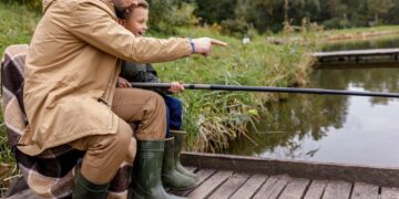 Angeln am Forellenteich (depositphotos.com)