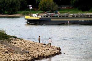 Mehr über den Artikel erfahren Ist Angeln im Rhein erlaubt?