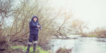 Angeln bei Regen bei Tiefdruck (depositphotos.com)