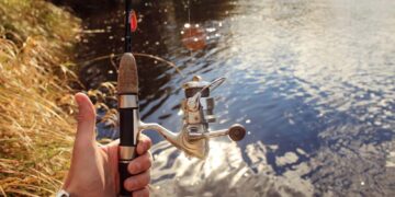 Blinkender Spoon beim Angeln (depositphotos.com)