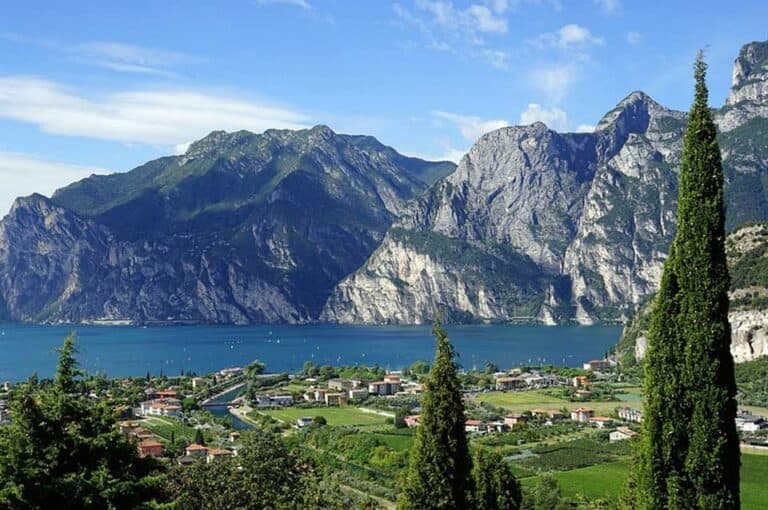 Mehr über den Artikel erfahren Kann man am Gardasee angeln?
