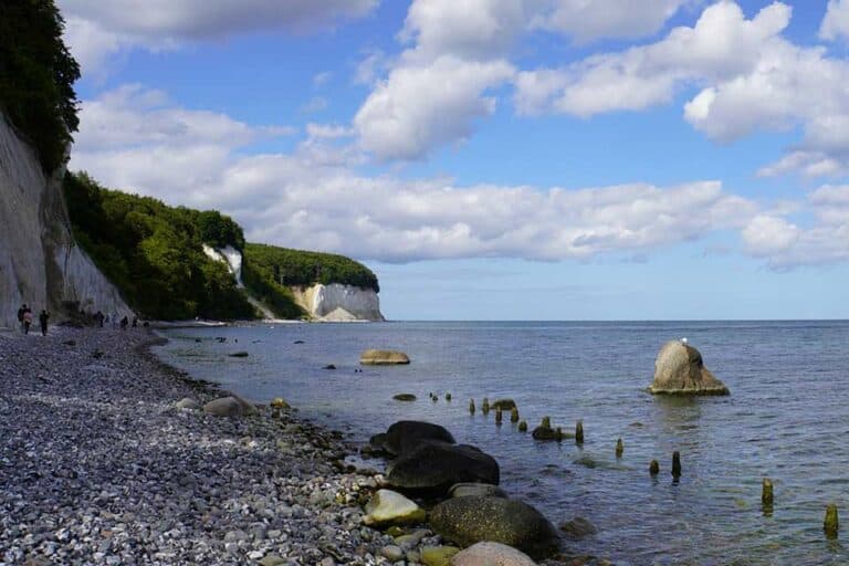 Mehr über den Artikel erfahren Wo darf man auf Rügen nicht angeln?