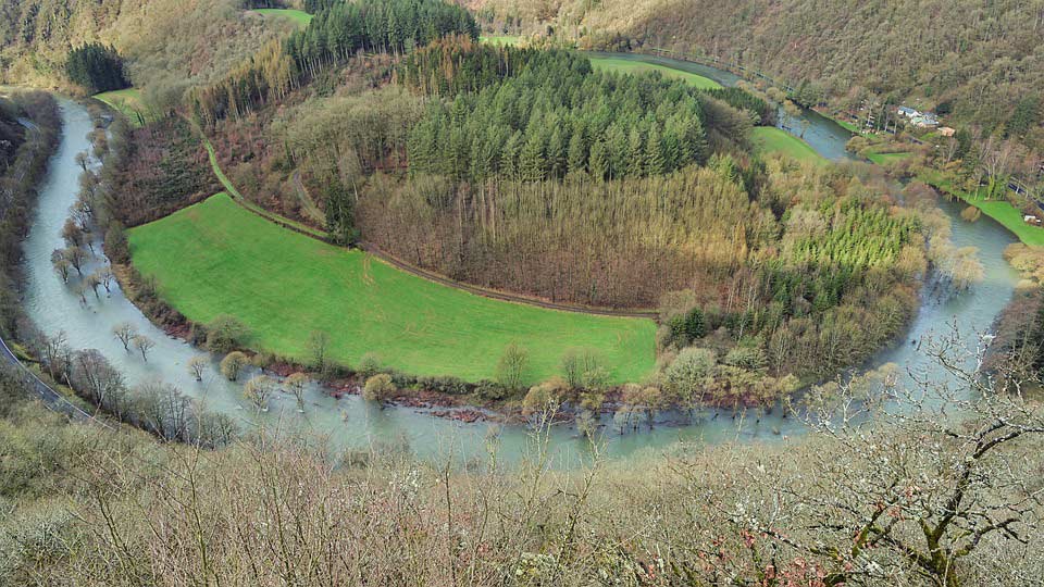 Flusslandschaft in Luxemburg Flusslandschaft in Luxemburg