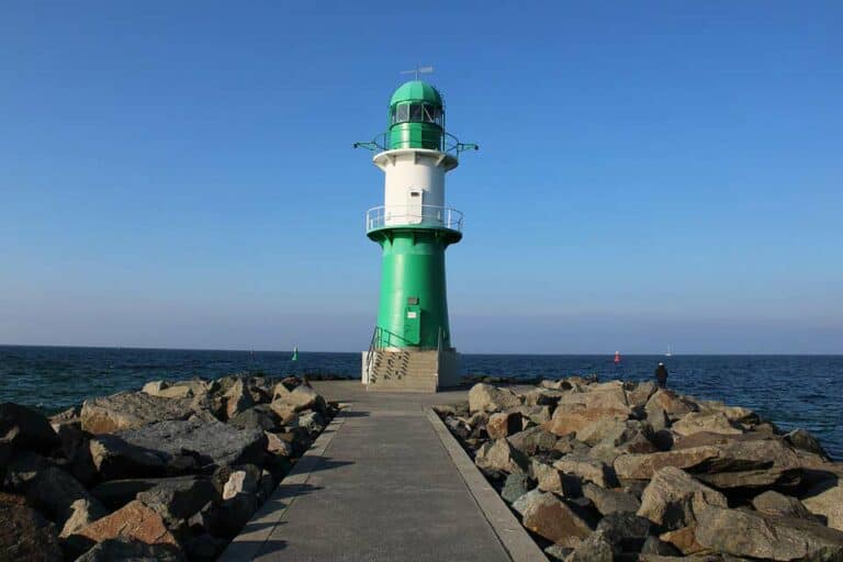 Mehr über den Artikel erfahren Wo darf man in Warnemünde angeln?