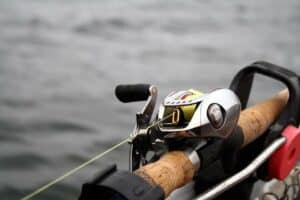 Mehr über den Artikel erfahren Baitcaster-Rolle zum Angeln